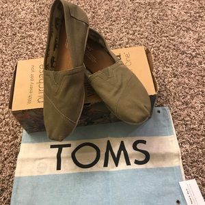 Toms canvas shoes
